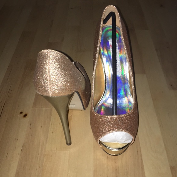 ✨ Gold Glitter Peep Toe Heels - Picture 2 of 3